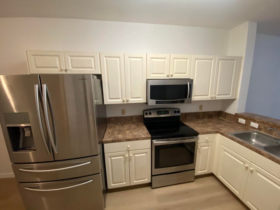 For Rent: $2,500 (3 beds, 2 baths, 1318 Square Feet)