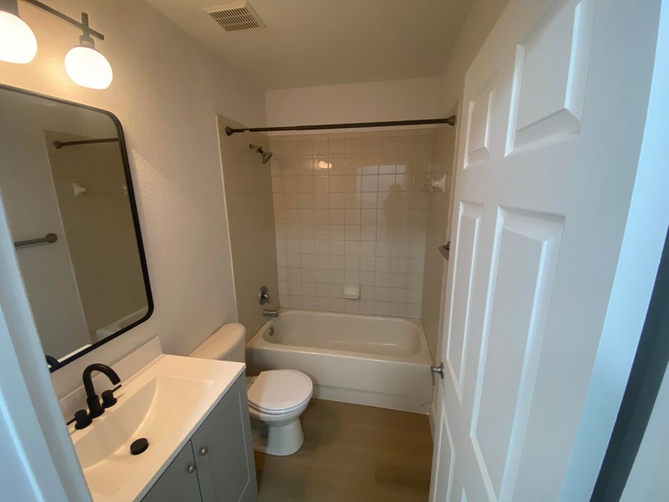 For Rent: $2,500 (3 beds, 2 baths, 1318 Square Feet)