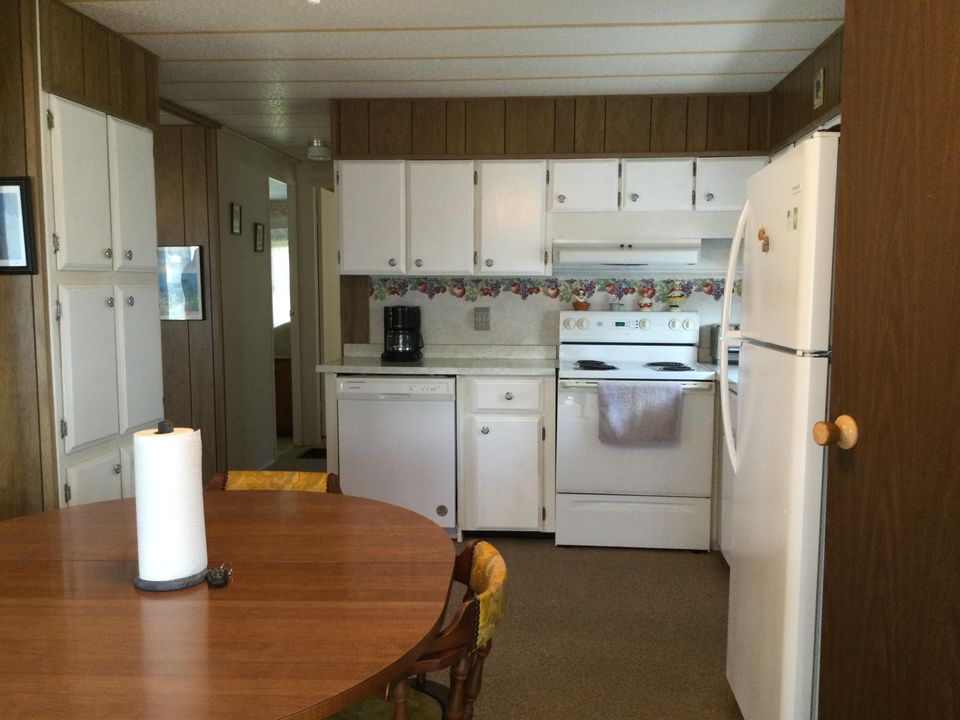 For Sale: $65,000 (2 beds, 1 baths, 959 Square Feet)