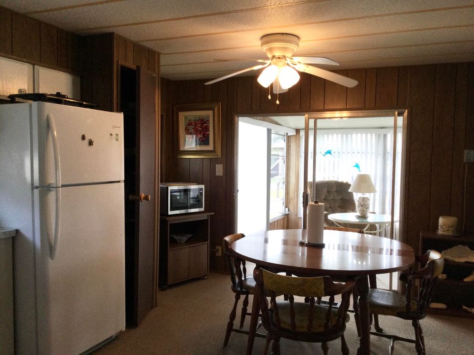 For Sale: $65,000 (2 beds, 1 baths, 959 Square Feet)