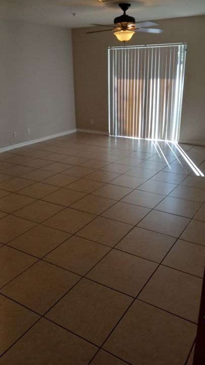 For Rent: $2,400 (3 beds, 2 baths, 1492 Square Feet)