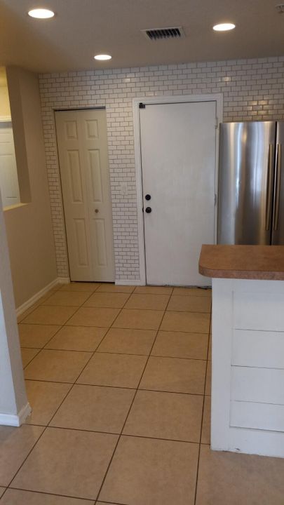 For Rent: $2,400 (3 beds, 2 baths, 1492 Square Feet)