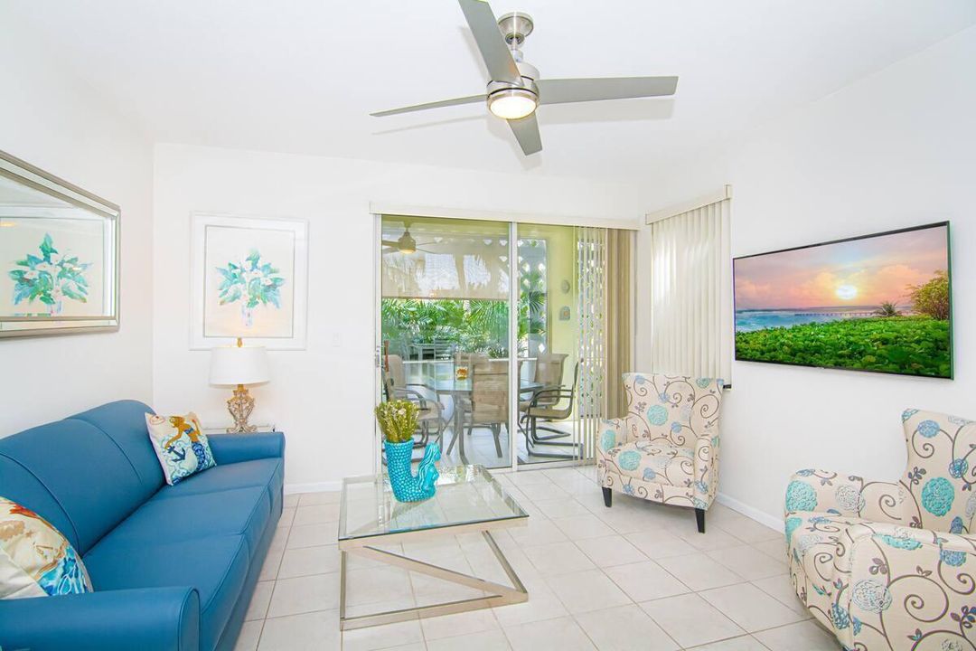 For Sale: $499,000 (2 beds, 2 baths, 925 Square Feet)