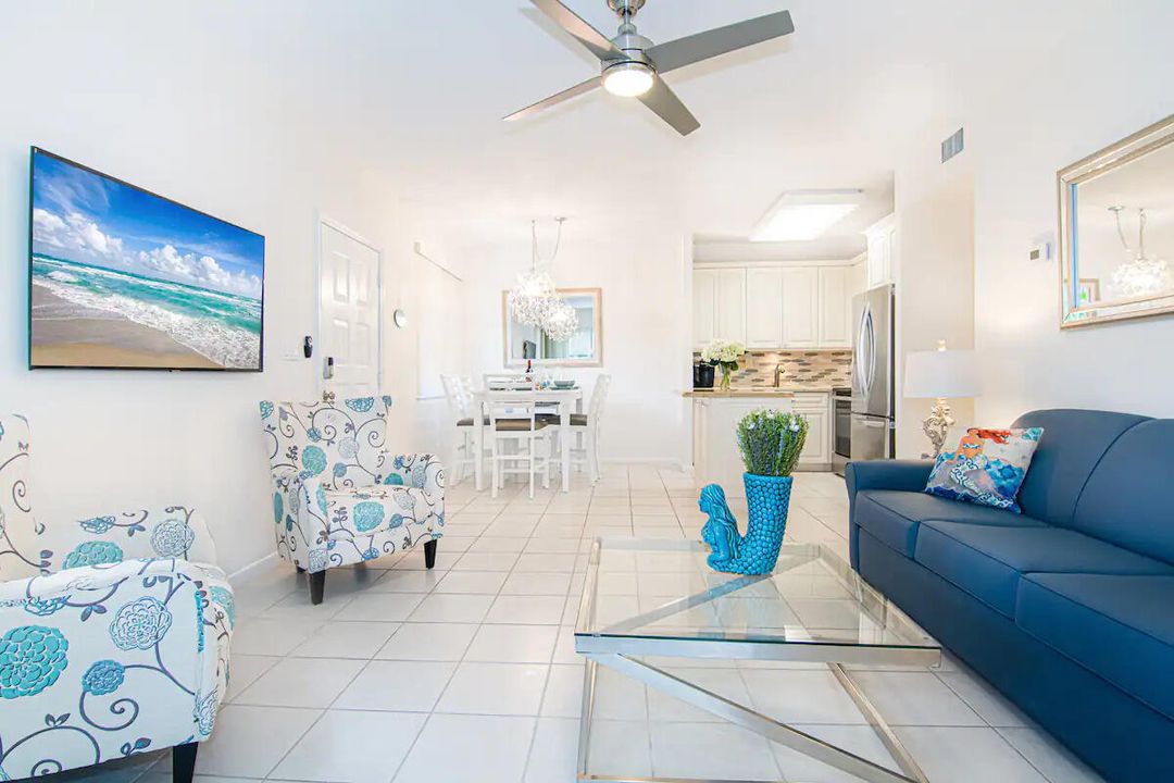 For Sale: $499,000 (2 beds, 2 baths, 925 Square Feet)