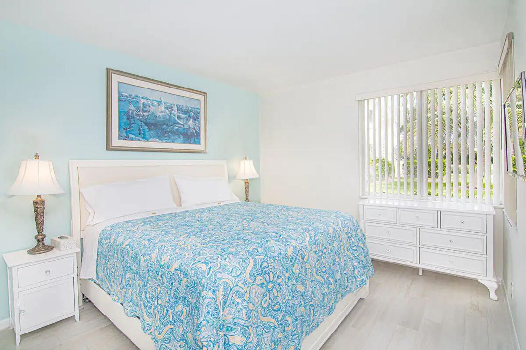 For Sale: $499,000 (2 beds, 2 baths, 925 Square Feet)