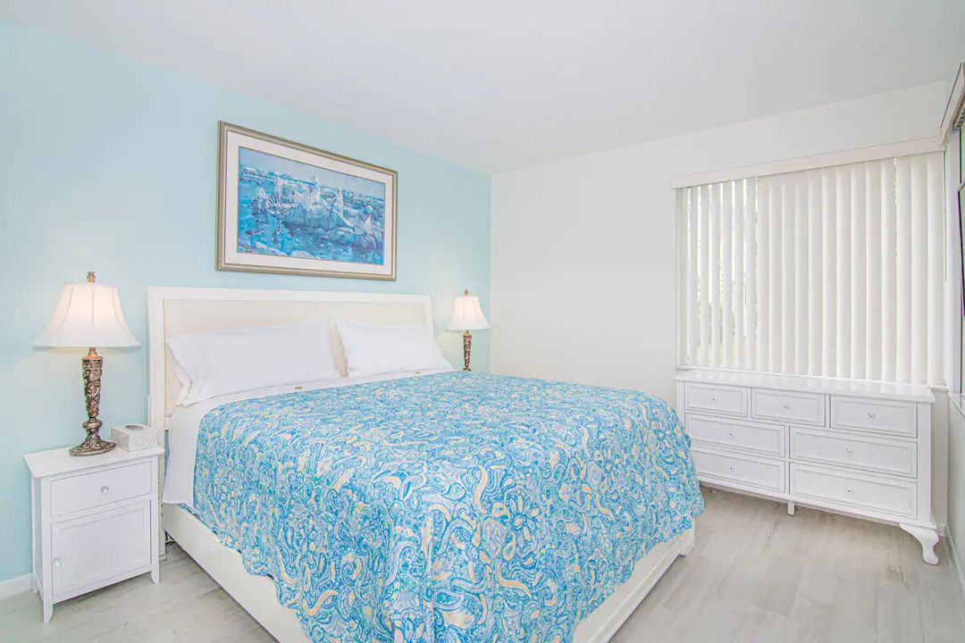 For Sale: $499,000 (2 beds, 2 baths, 925 Square Feet)