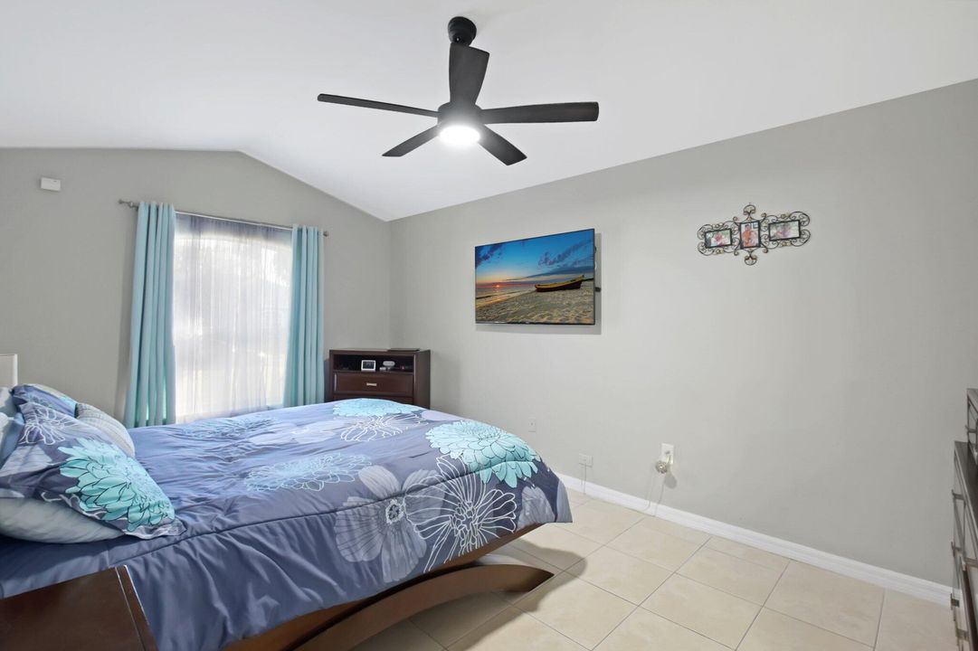 For Sale: $449,900 (3 beds, 2 baths, 1564 Square Feet)