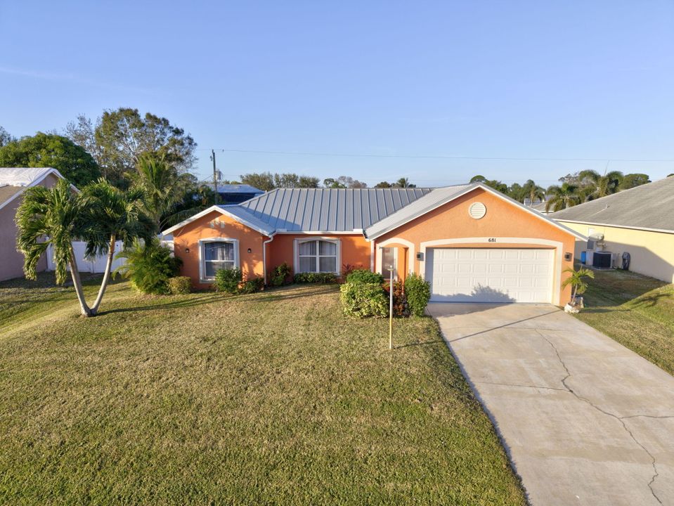 For Sale: $449,900 (3 beds, 2 baths, 1564 Square Feet)