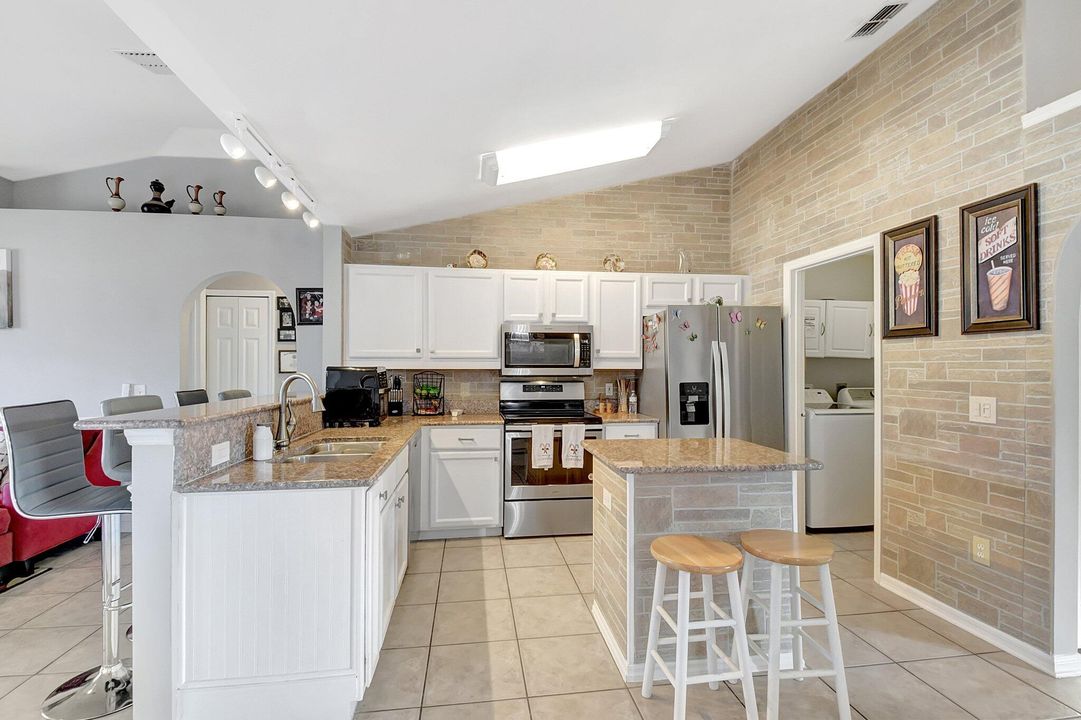 For Sale: $449,900 (3 beds, 2 baths, 1564 Square Feet)