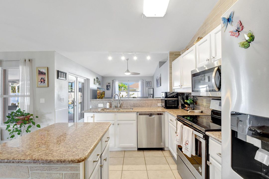 For Sale: $449,900 (3 beds, 2 baths, 1564 Square Feet)