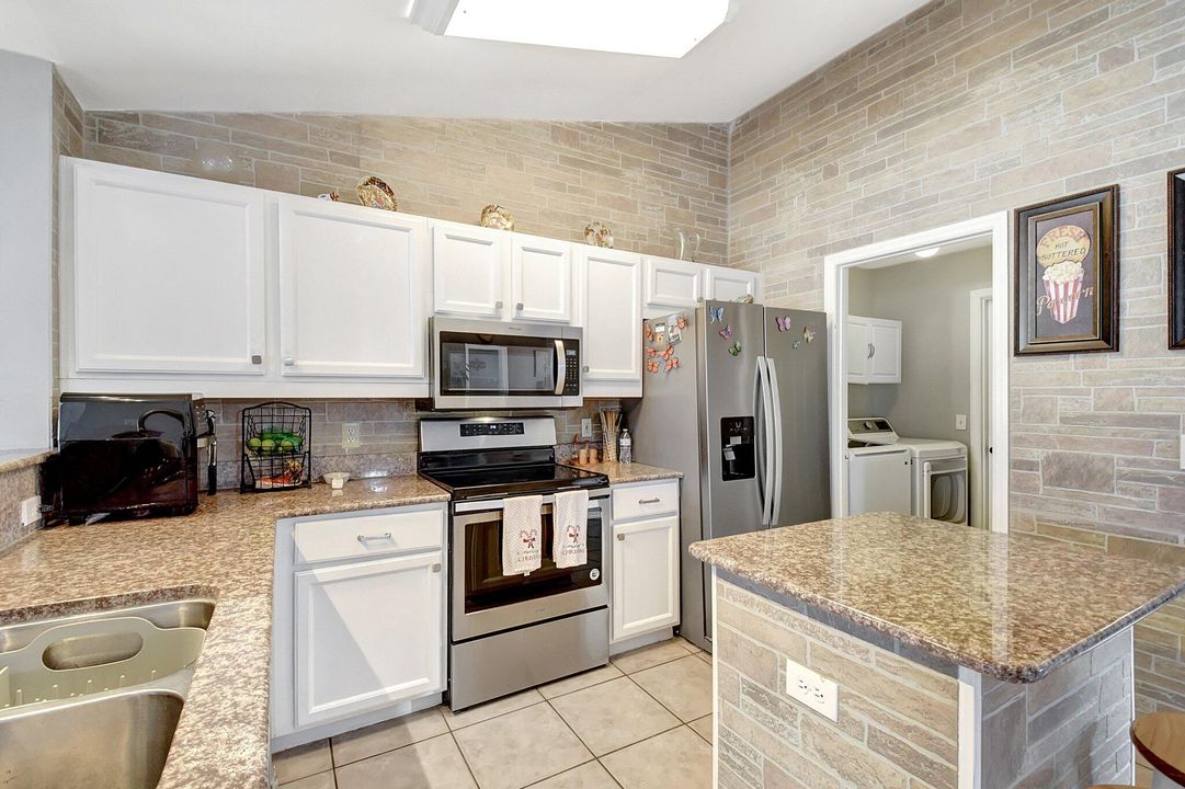 For Sale: $449,900 (3 beds, 2 baths, 1564 Square Feet)