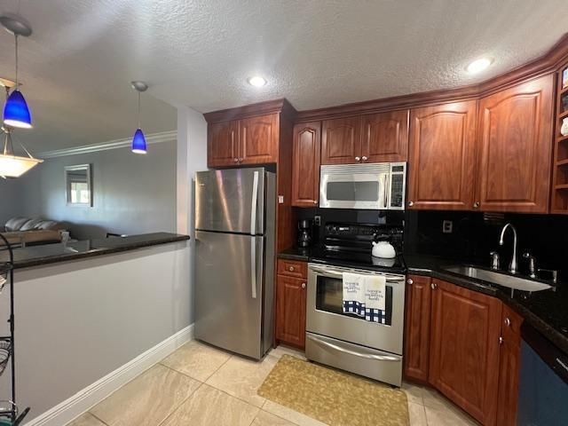 For Sale: $239,900 (2 beds, 2 baths, 900 Square Feet)