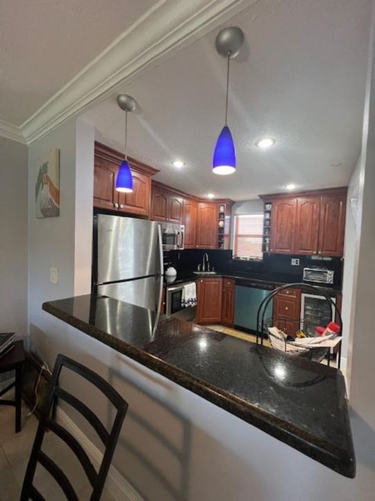 For Sale: $239,900 (2 beds, 2 baths, 900 Square Feet)