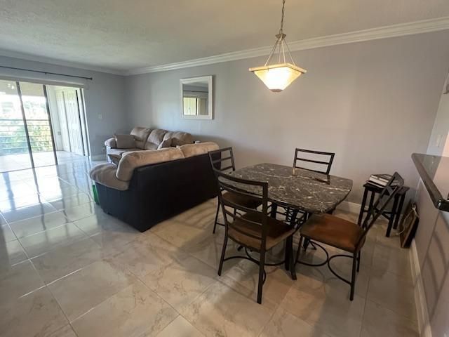 For Sale: $239,900 (2 beds, 2 baths, 900 Square Feet)