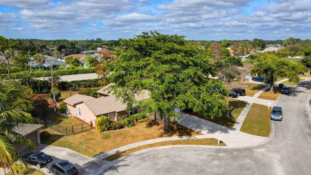 For Sale: $615,000 (4 beds, 2 baths, 1838 Square Feet)