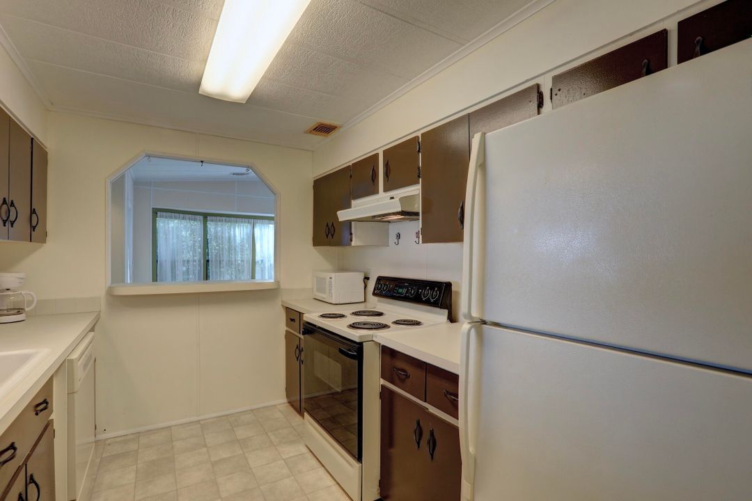 For Sale: $125,000 (2 beds, 2 baths, 1370 Square Feet)