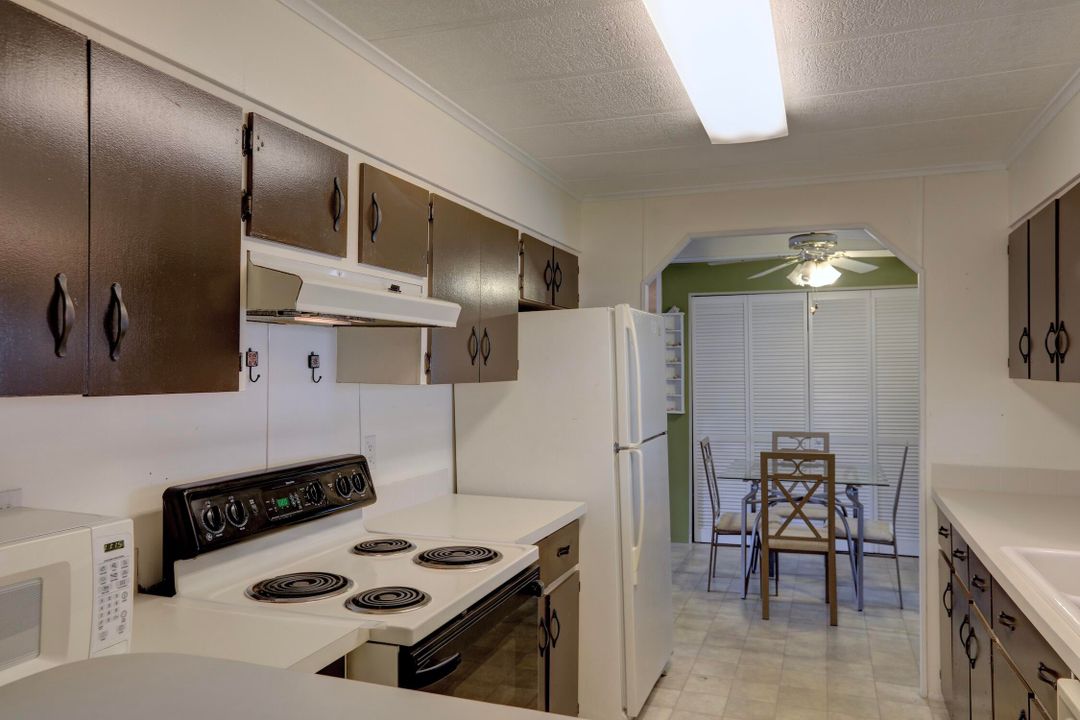 For Sale: $125,000 (2 beds, 2 baths, 1370 Square Feet)