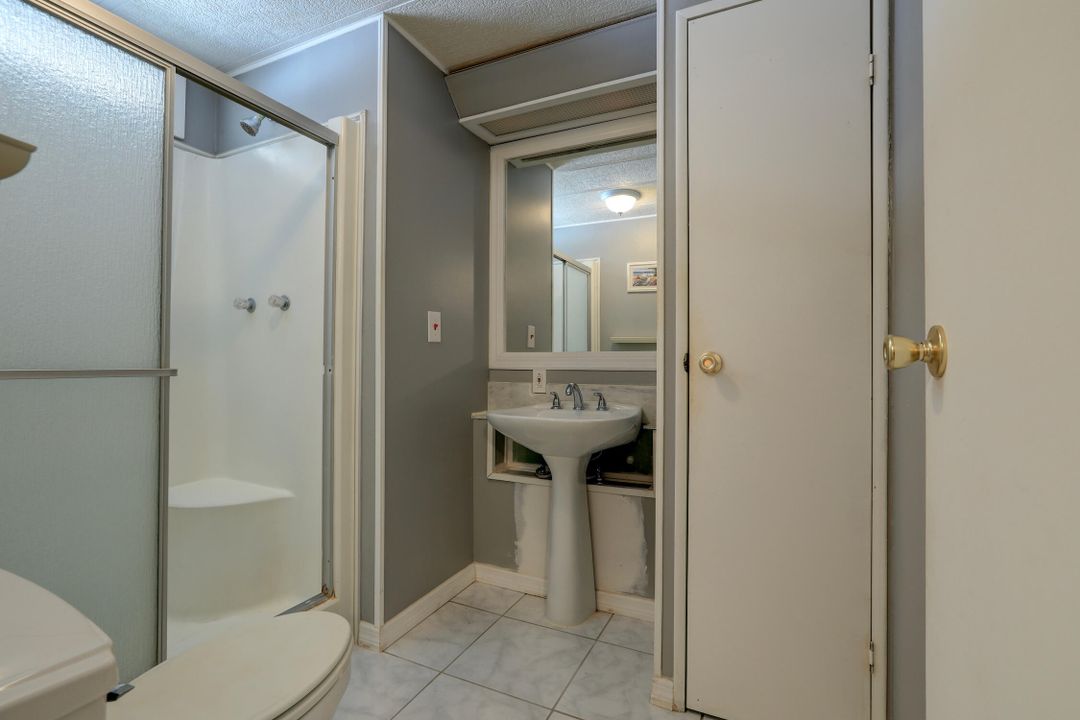 For Sale: $125,000 (2 beds, 2 baths, 1370 Square Feet)