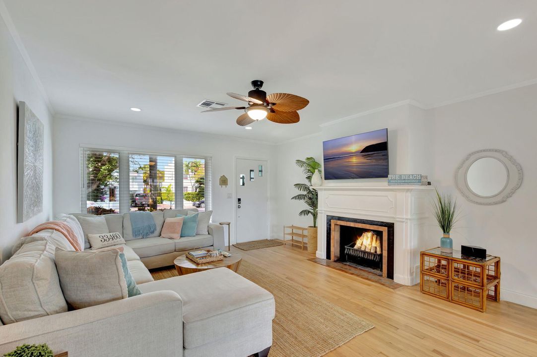 For Sale: $1,199,000 (3 beds, 2 baths, 1429 Square Feet)