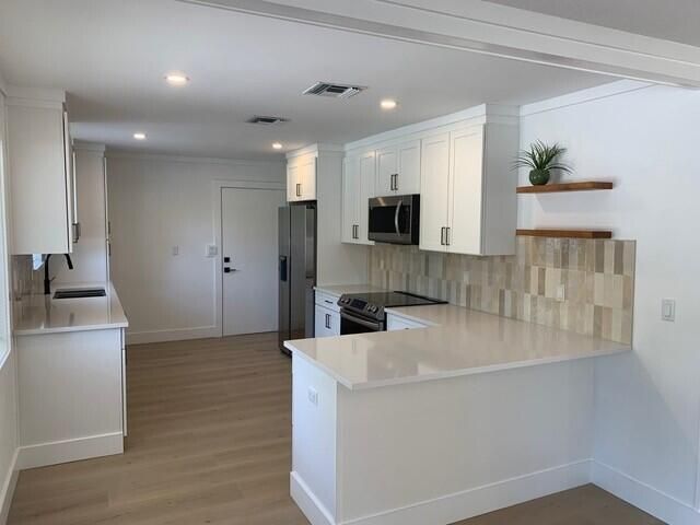 Active With Contract: $4,300 (3 beds, 2 baths, 1581 Square Feet)