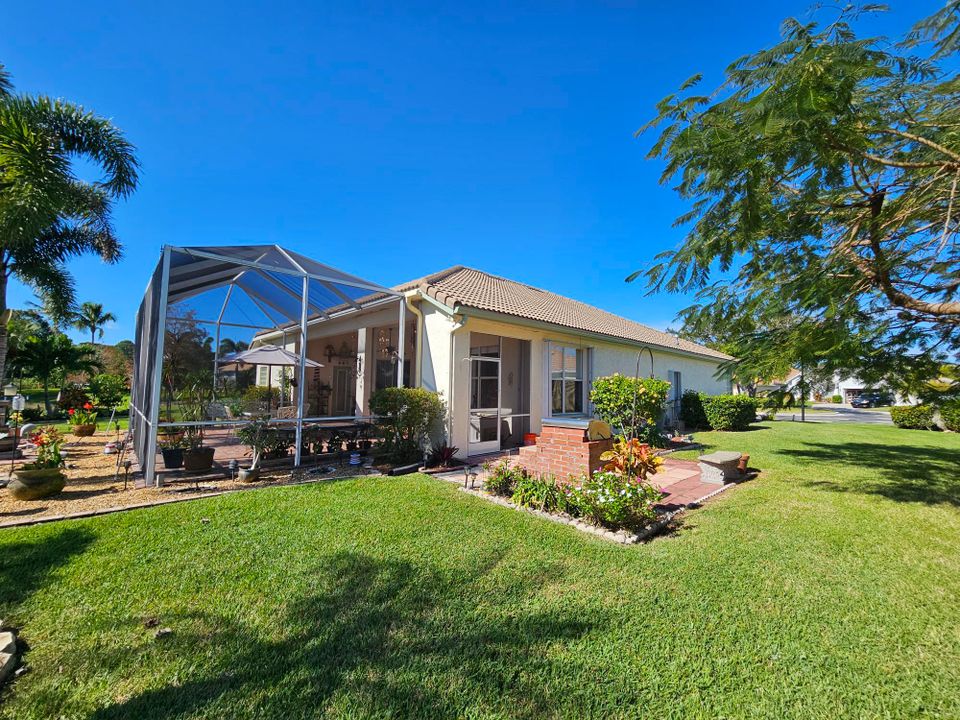 Active With Contract: $439,500 (3 beds, 2 baths, 2070 Square Feet)