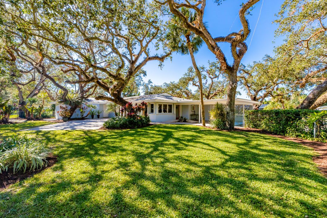 For Sale: $1,200,000 (3 beds, 2 baths, 2116 Square Feet)