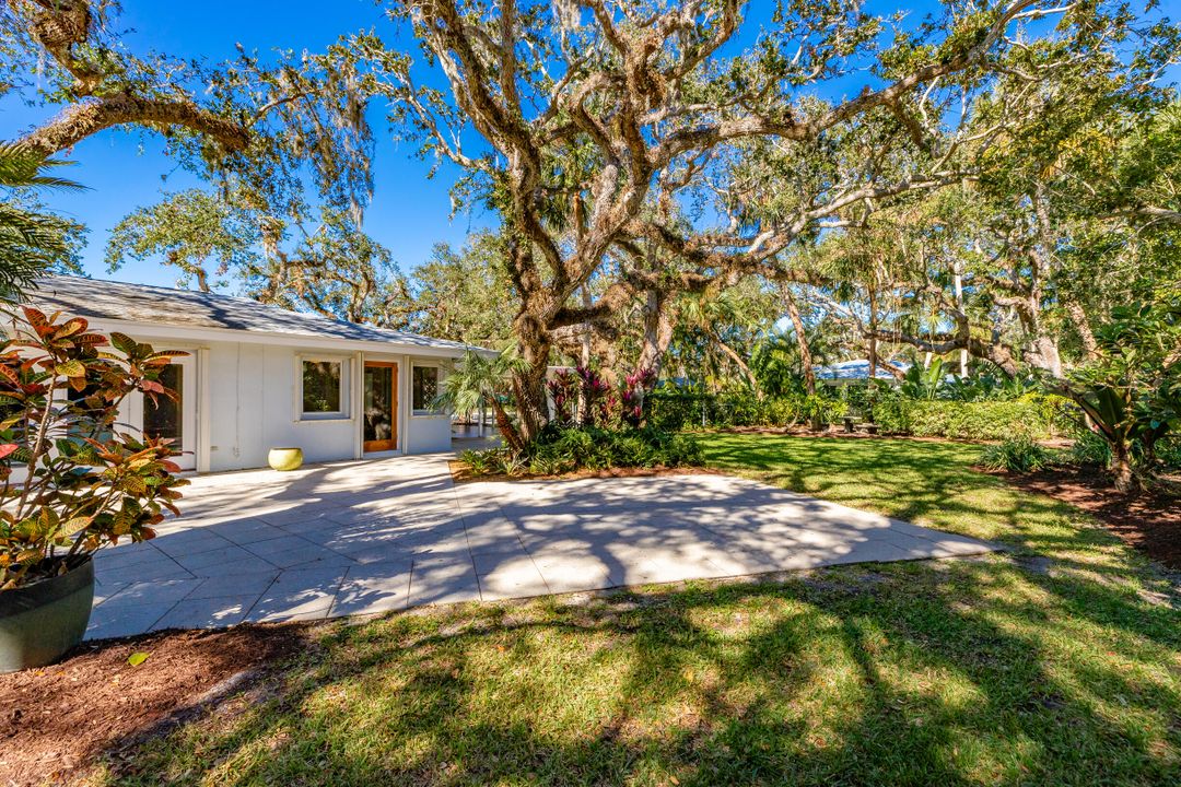 For Sale: $1,200,000 (3 beds, 2 baths, 2116 Square Feet)