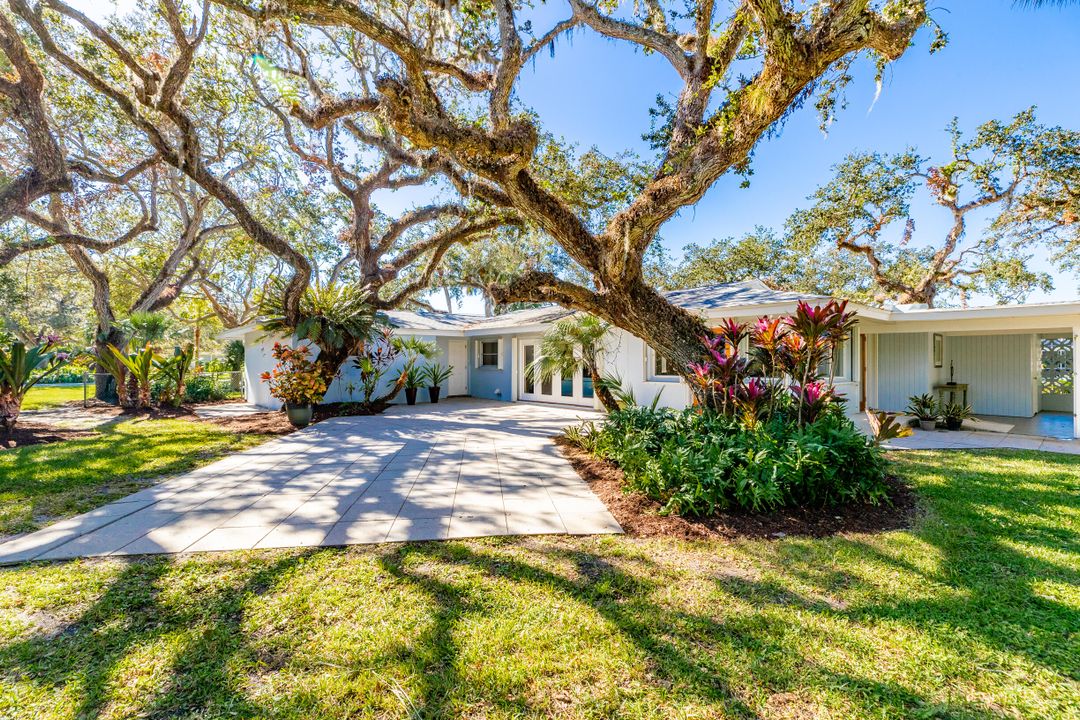 For Sale: $1,200,000 (3 beds, 2 baths, 2116 Square Feet)