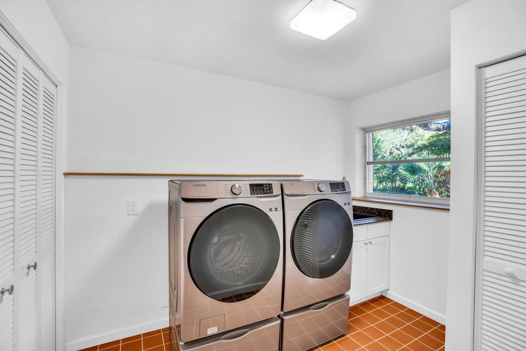 For Sale: $1,200,000 (3 beds, 2 baths, 2116 Square Feet)