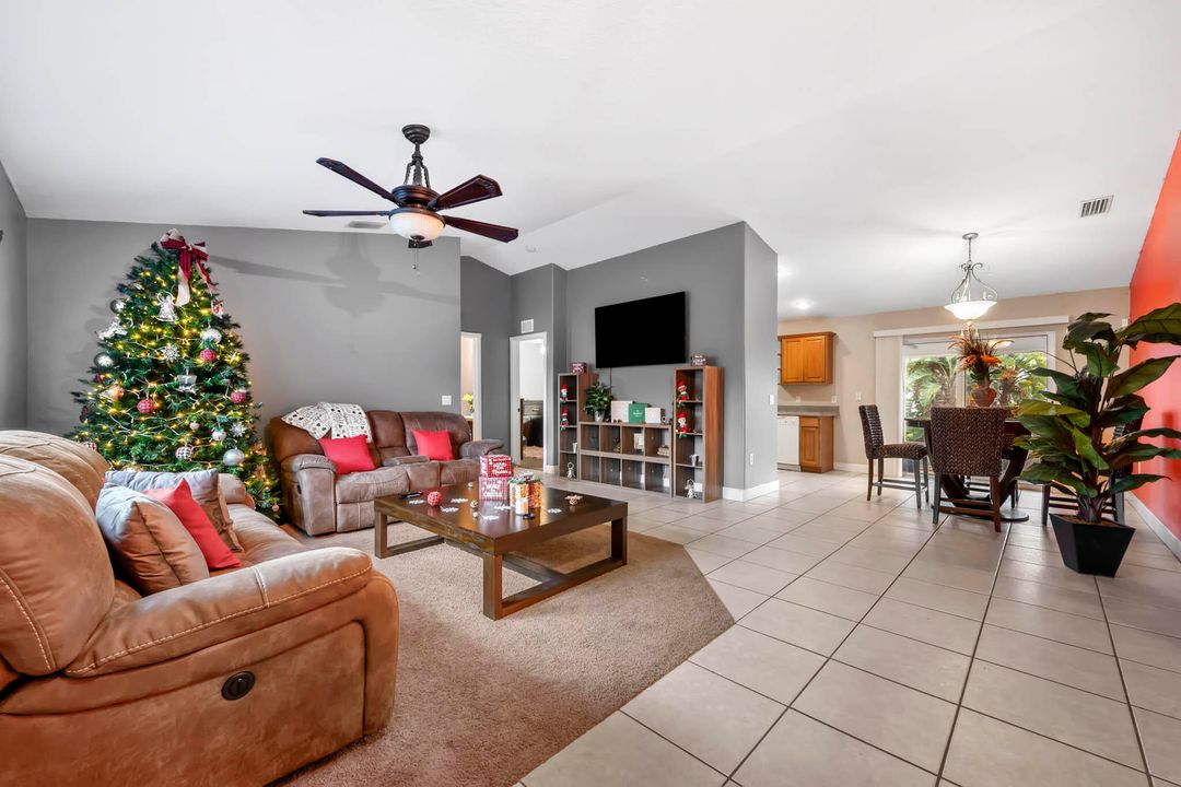 For Sale: $299,500 (3 beds, 2 baths, 1371 Square Feet)