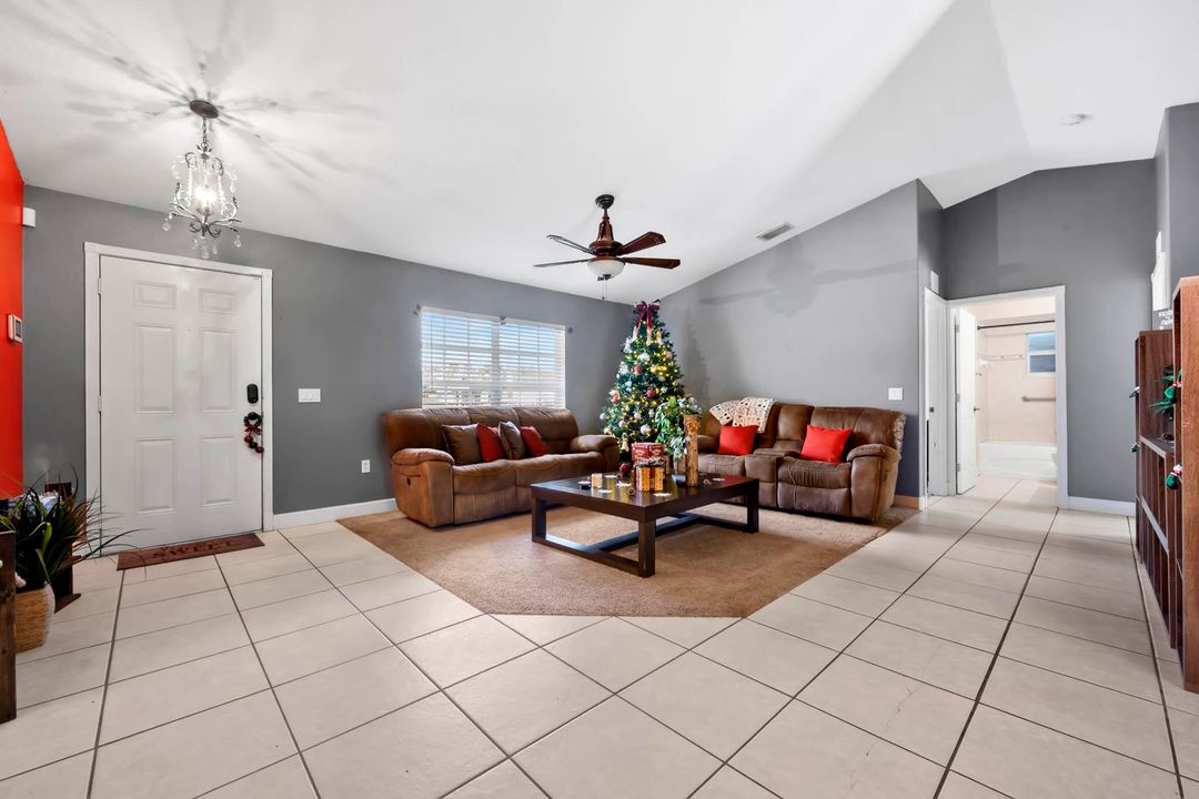 For Sale: $299,500 (3 beds, 2 baths, 1371 Square Feet)