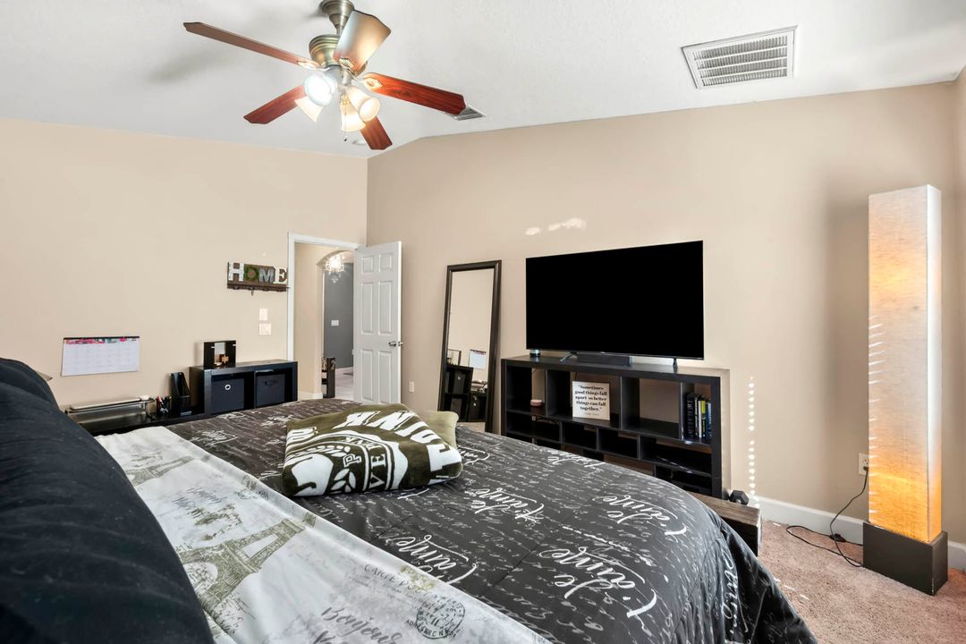 For Sale: $299,500 (3 beds, 2 baths, 1371 Square Feet)