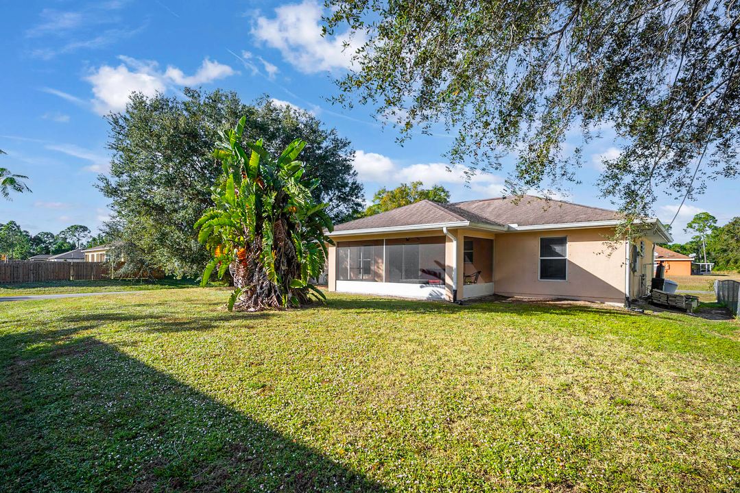 For Sale: $299,500 (3 beds, 2 baths, 1371 Square Feet)