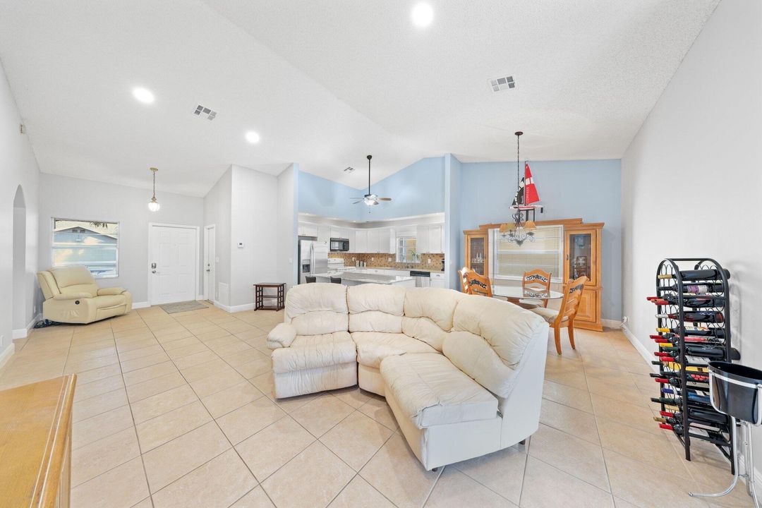 For Sale: $389,900 (3 beds, 2 baths, 1512 Square Feet)