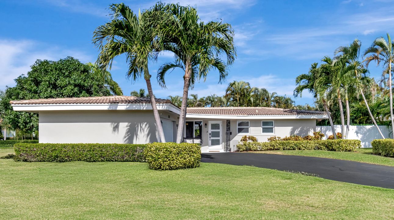 For Sale: $1,200,000 (4 beds, 2 baths, 1568 Square Feet)