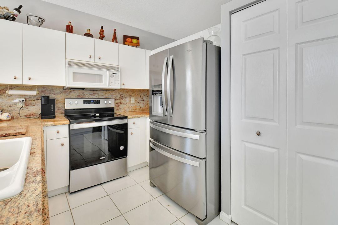 For Sale: $424,900 (2 beds, 2 baths, 1705 Square Feet)