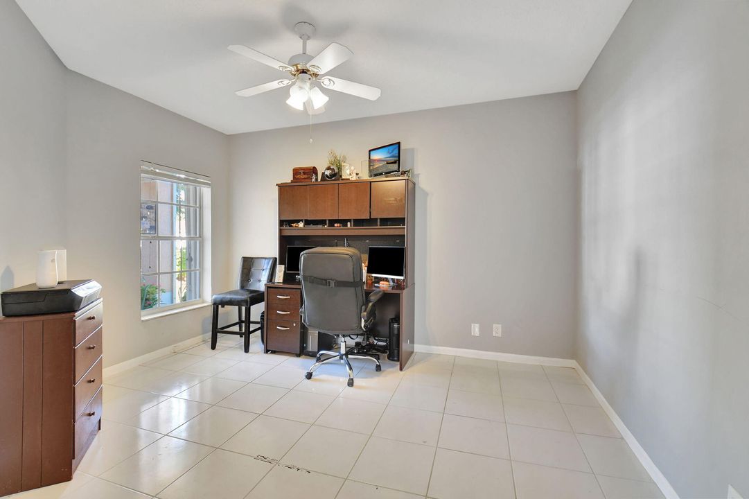 For Sale: $424,900 (2 beds, 2 baths, 1705 Square Feet)