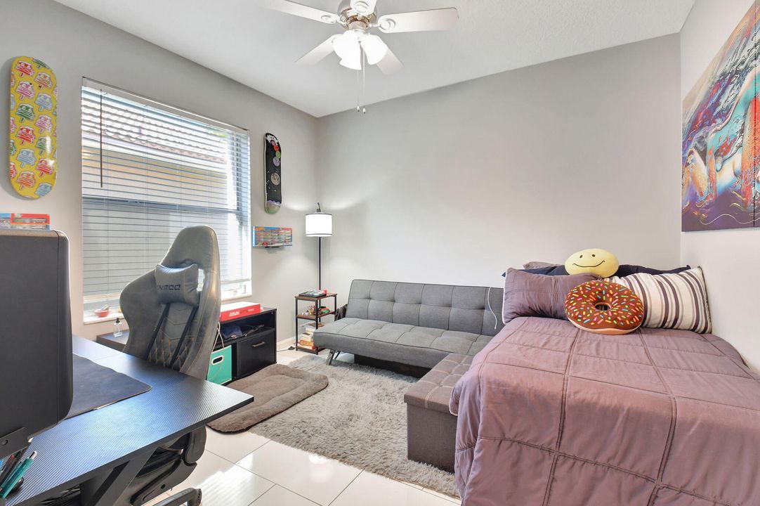 For Sale: $424,900 (2 beds, 2 baths, 1705 Square Feet)