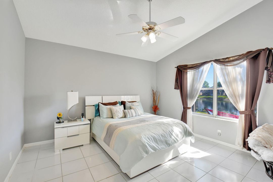 For Sale: $424,900 (2 beds, 2 baths, 1705 Square Feet)