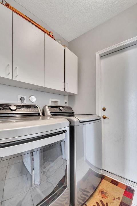 For Sale: $424,900 (2 beds, 2 baths, 1705 Square Feet)