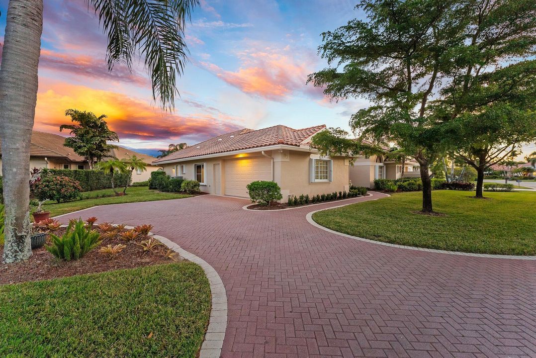 Active With Contract: $799,900 (4 beds, 2 baths, 2419 Square Feet)