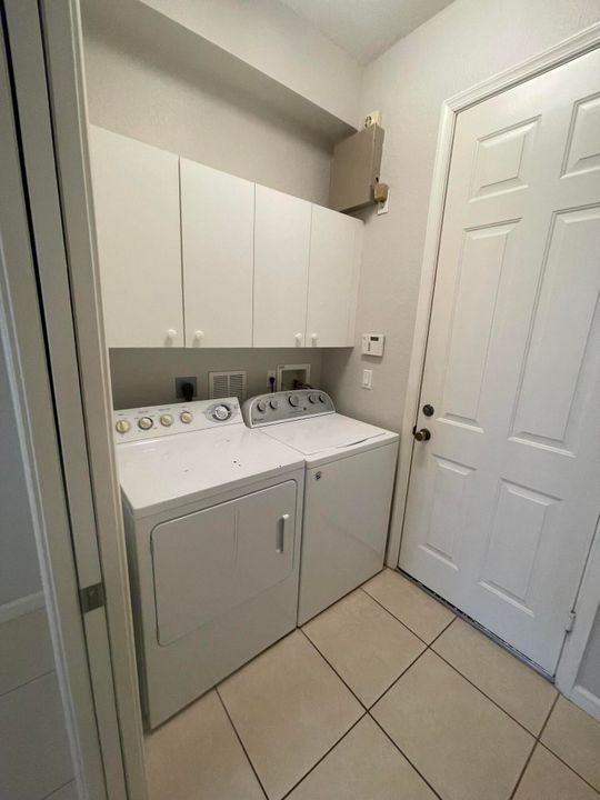 For Rent: $2,400 (3 beds, 2 baths, 2123 Square Feet)