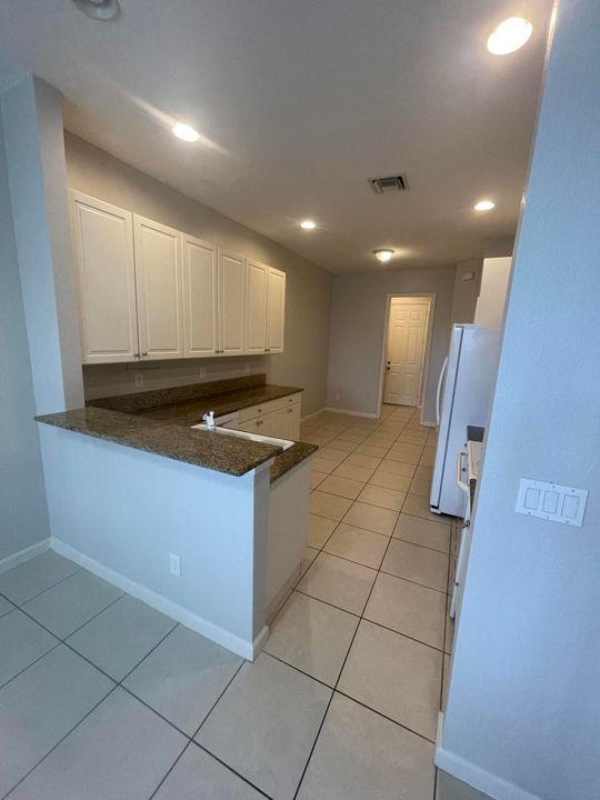 For Rent: $2,400 (3 beds, 2 baths, 2123 Square Feet)