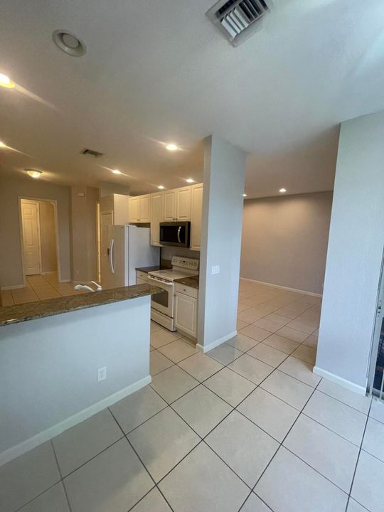 For Rent: $2,400 (3 beds, 2 baths, 2123 Square Feet)