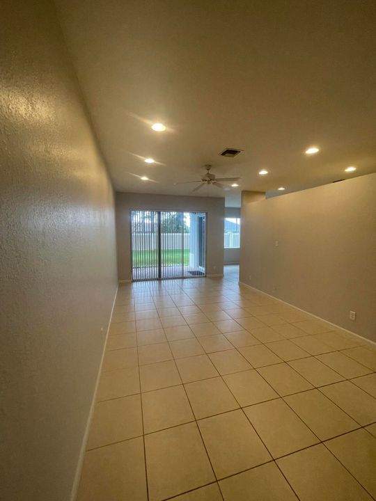 For Rent: $2,400 (3 beds, 2 baths, 2123 Square Feet)