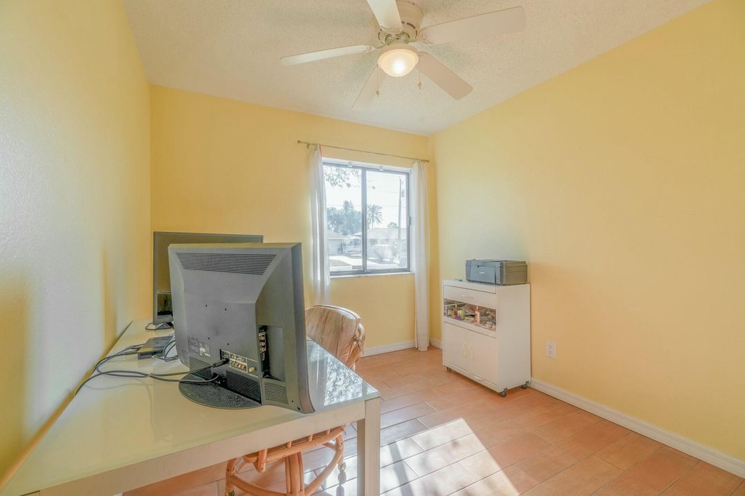 For Sale: $299,900 (3 beds, 2 baths, 1006 Square Feet)