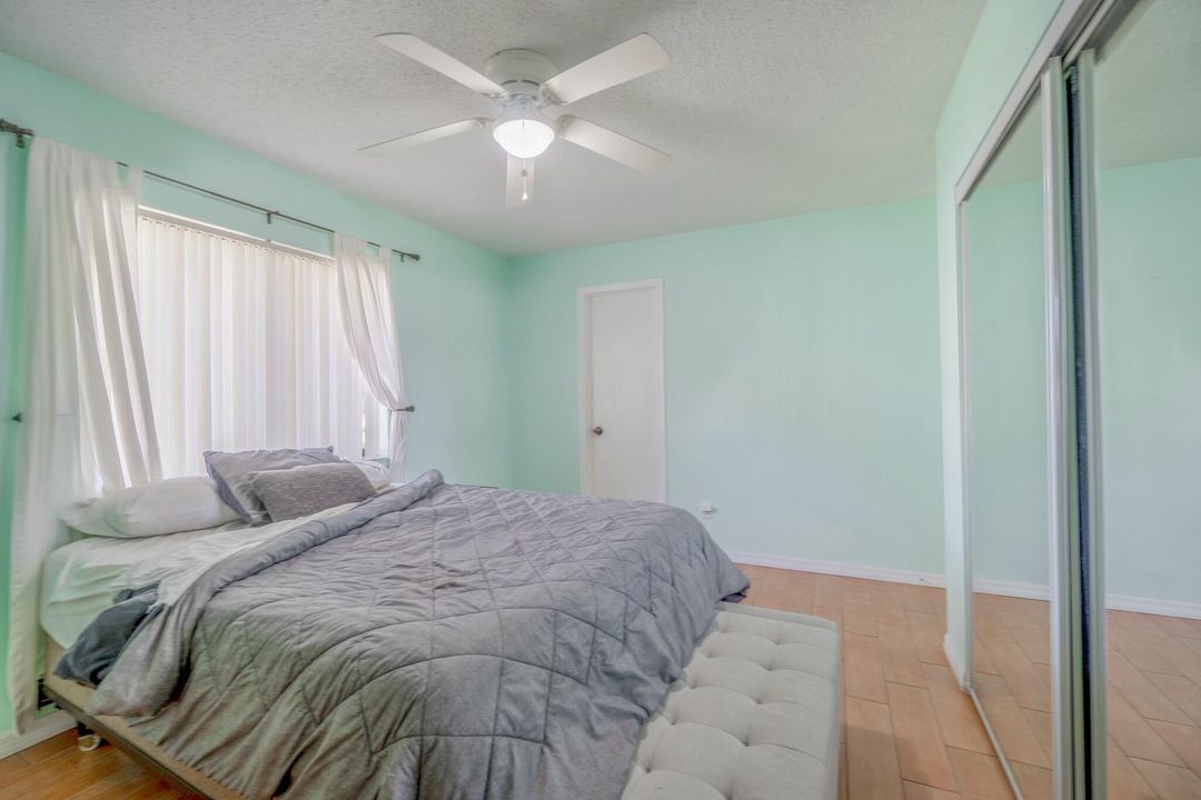 For Sale: $299,900 (3 beds, 2 baths, 1006 Square Feet)