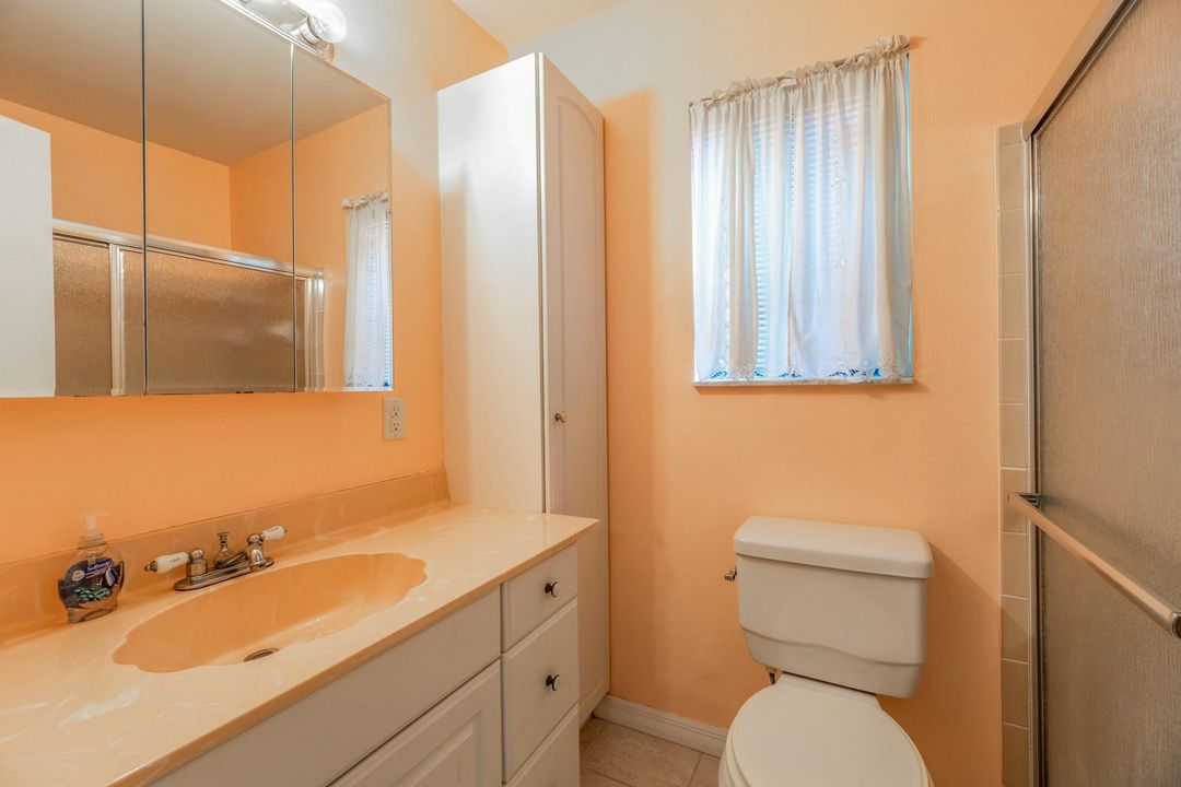 For Sale: $299,900 (3 beds, 2 baths, 1006 Square Feet)