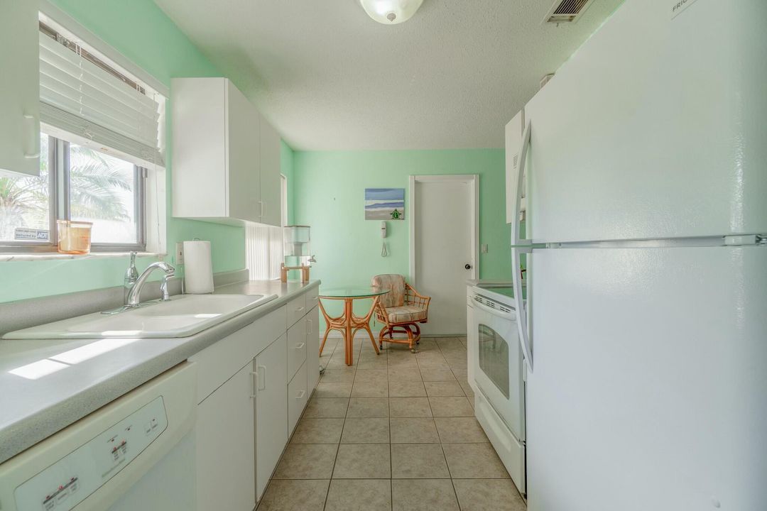 For Sale: $299,900 (3 beds, 2 baths, 1006 Square Feet)