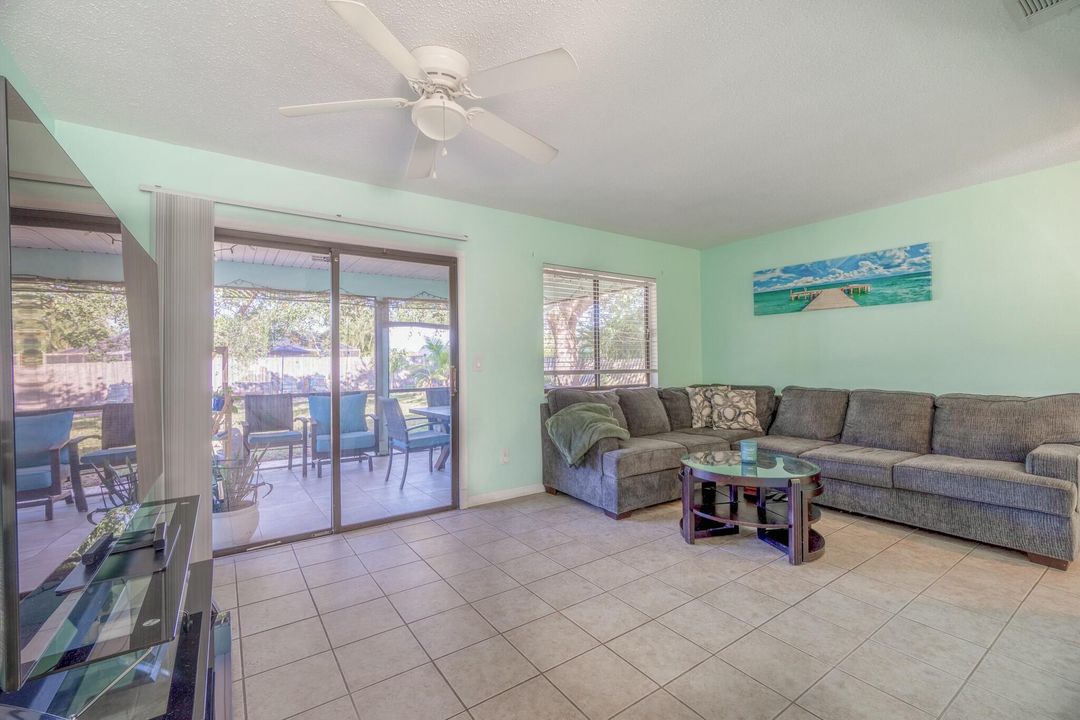 For Sale: $299,900 (3 beds, 2 baths, 1006 Square Feet)